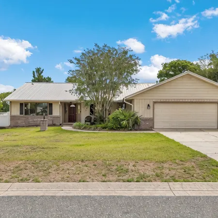 4 Br/2 BA, Private Heated Pool, Split Floor Plan, 2 King Beds, Yard, 2218 SQ FT!