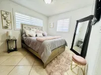 Such as house with heated pool, near to parks and lakes - Wifi