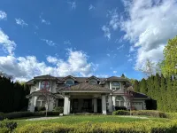 Unique Sandpoint Estate, Close to Schweitzer, Covered Spa & Amazing Theater - Wi-Fi