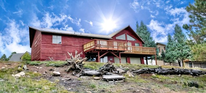INDEP.CLOSE TO SKI/REMODELED CHALET ON XL LOT W VIEWS OF SKI RESORT &MOUNTAINS Hotels in Colfax County