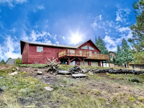 INDEP.CLOSE TO SKI/REMODELED CHALET ON XL LOT W VIEWS OF SKI RESORT &MOUNTAINS - Parvekkeita