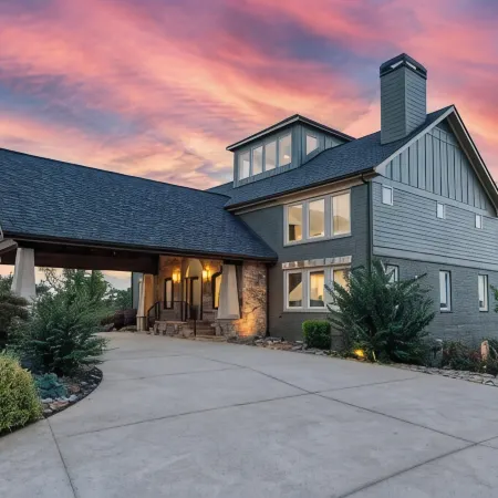 Luxe 38-Acre Homestead Near Gainesville: 5BR/7BA, 2 Kitchens, Animals & More!