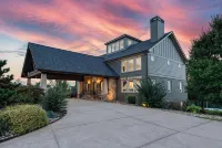 Luxe 38-Acre Homestead Near Gainesville: 5BR/7BA, 2 Kitchens, Animals & More! - ブティック