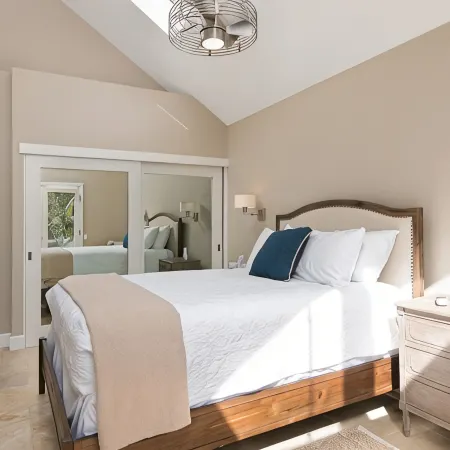 Pierpont Beach Ventura GEM Sleeps 6 Family Friendly-2 Min Walk to the Beach!