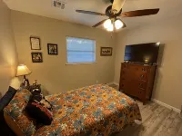 Fantastic 3/2 near OU, fully stocked, 4 TVs, W/D - 3-Star
