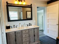 Lake, River and Lighthouse View Suite<br> - Wi-Fi