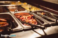 Latroupe Jacobs Inn - breakfast