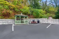 Suburban Studios Morgantown - Parkering