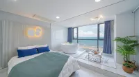 Busan Songjeong Oceanus Pension - مبيت وإفطار
