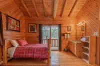 Lodge on Au Train River a few blks from Lk Superior  15 min from Munising - Chalets