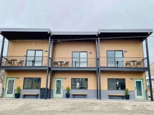 Cozy Wolf Lodge — Unit 1 - balcony