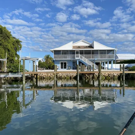Luxury Holiday Vaca Here! Large Outdoor Space and Dock. Lg Hot Tub and Pool!