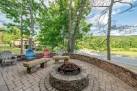Walk to Bedford Springs from the "Round House" with an Amazing Golf Course View! - 4성급