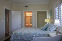 Luxurious 2nd floor beachfront condo w wrap-around balcony @ The Enclave - 2 ดาว