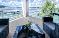 Modern Serene Lake house -Panoramic View of Main Channel - Varme kilder