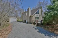 Cozy Pocono Chalet - Chalets