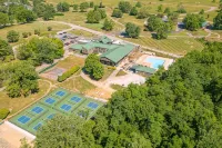 Forest Getaway & Golf at Lake - 4-Sterne