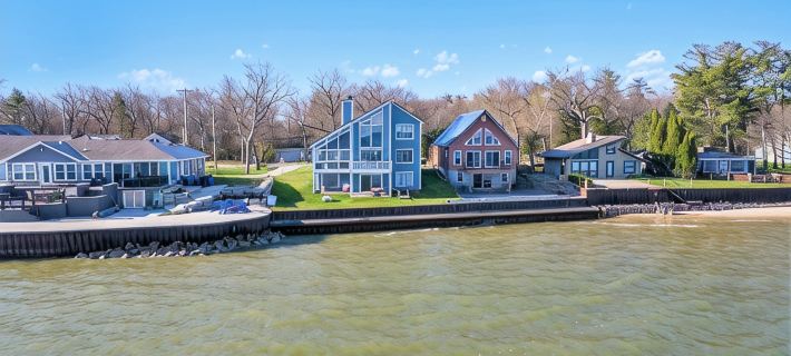 Lakefront Lux Home, Min to Downtown, Scenic View Hotéis em Huron County