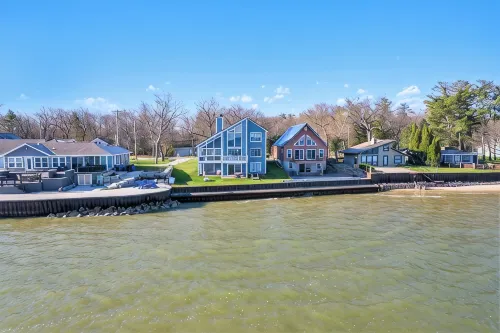 Lakefront Lux Home, Min to Downtown, Scenic View - 4-Star