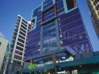 Vibe Hotel North Sydney - Pool