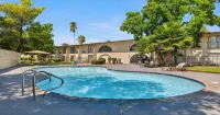 Heritage Inn Express Roseville - Pools