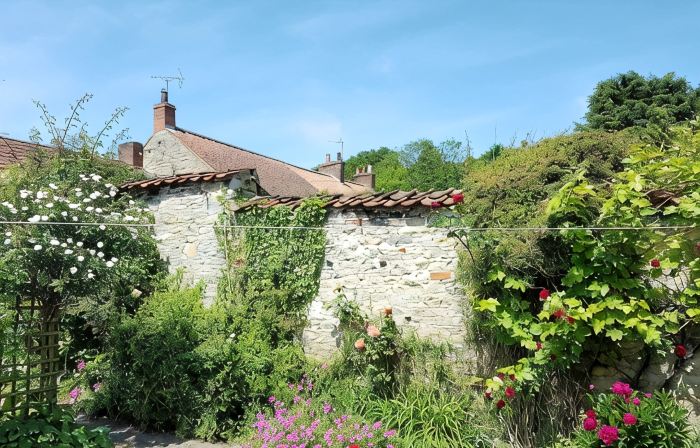 Lovely 3 Bedroom Cottage w/Garden, Thornton. Family&Bike Friendly. Parking Space