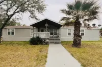 Natalia TX. Family Getaway!! - 무료 와이파이