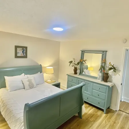 Cozy 1st floor, steps to beach, right off A1A Beach!
