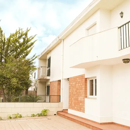 5-bedroom beach house ideal for groups 5 min walk from Carcavelos beach