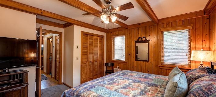 Bhakti Manor Creekside Home コウィーのホテル