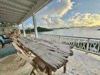 Artistically Designed Home with Huge Ocean Views, Small Dipping Pool and Hot Tub - 3성급