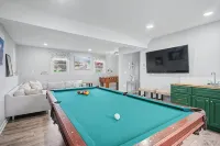 6Br Beach Oasis & Poolside Getaway w/ Game Room & Private Beach Access in Ppb - 3-Star