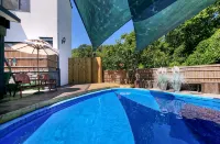 Changwon Hostel Black Pearl Pension - Pools