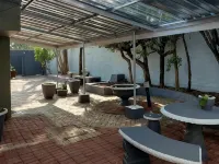 Princes Lodge Guesthouse - parking