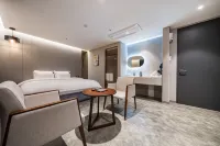TheOne Hotel - parking
