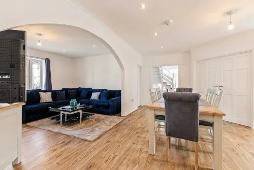 Luxury 4BR Heathrow Home | Parking | Near T4, T5 - 2-Star