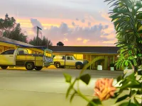 Angel's Rest Motel - parking