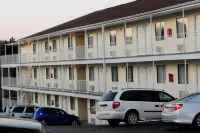 Whispering Hills Inn