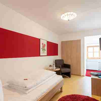 Hotel Restaurant Goldener Hirsch Rooms