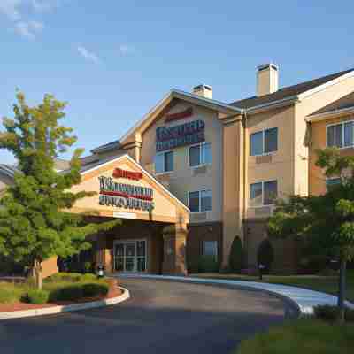 Fairfield Inn & Suites by Marriott Boston Milford Hotel Exterior