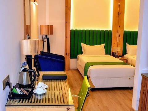 Grace Cox Smart Hotel