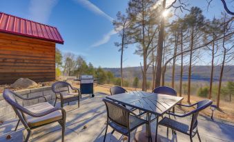 Antler's Point' Cabin w/ Patio & Grill in Branson