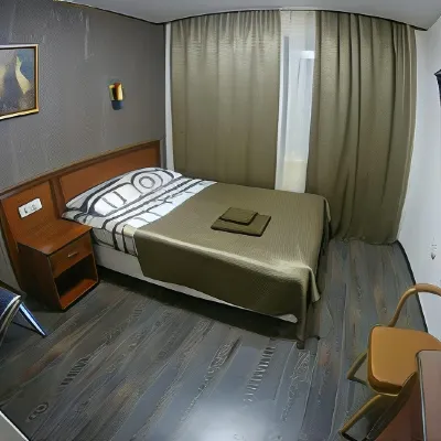 Central Hotels near Nojabrxsk Airport
