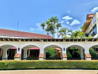 Dad D Resort by Lopburi Inn Resort Hotels near Phra Prang Sam Yot