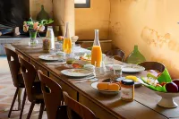 Prieuré Saint-Nicolas - les Maisons Hotel a Arpaillargues-et-Aureillac