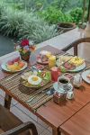 Mahagiri Resort & Restaurant Hotel dekat PASAR SENGGOL DESA PAKRAMAN NONGAN