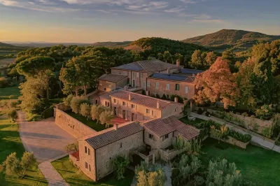 Borgo Sant'Ambrogio - Resort Hotels near Val d'Orcia