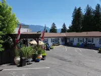 Creston Valley Motel - Mountain view