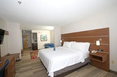 Holiday Inn Express & Suites Greensboro-East Các khách sạn ở Gilmer