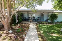 Pet friendly; Close to wineries; Great for girls weekend or family getaways Hotel dekat Grape Creek Vineyards